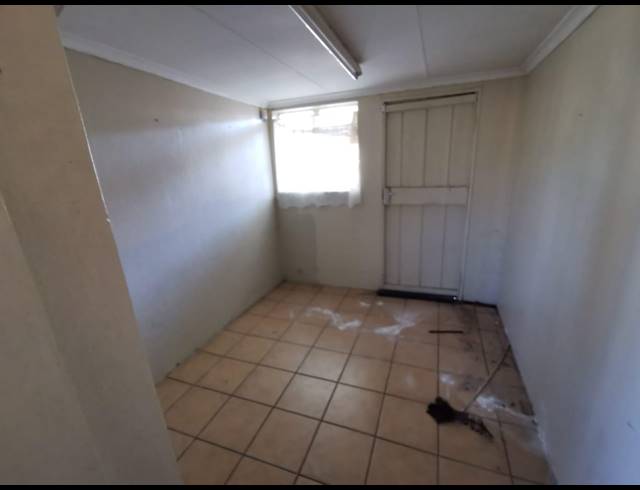 40M² OFFICE RENTED IN RUSTENBURG CENTRAL